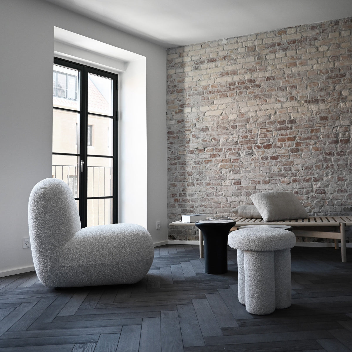 101 Copenhagen Toe Flat Lounge Chair Off White