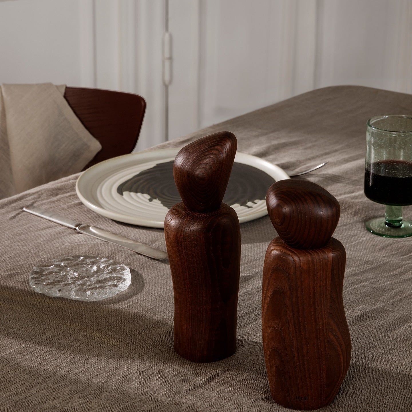 Ferm Living Cairn Grinder - Dark Brown Ash