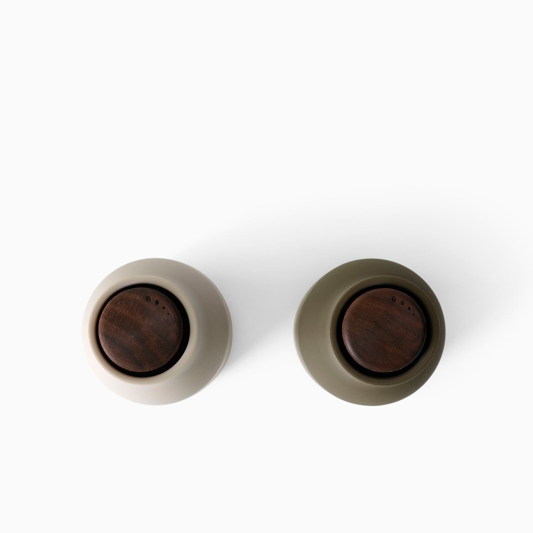 Audo Copenhagen Bottle Grinder Hunting Green Beige Walnut