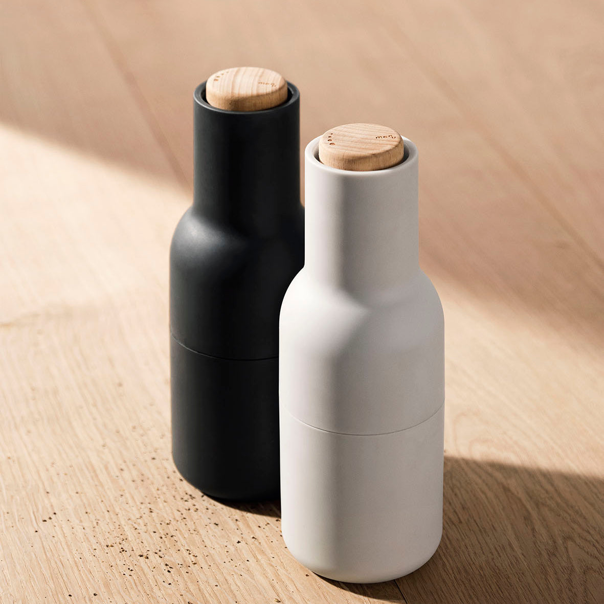 Audo Copenhagen Bottle Grinder Ash Carbon Beech