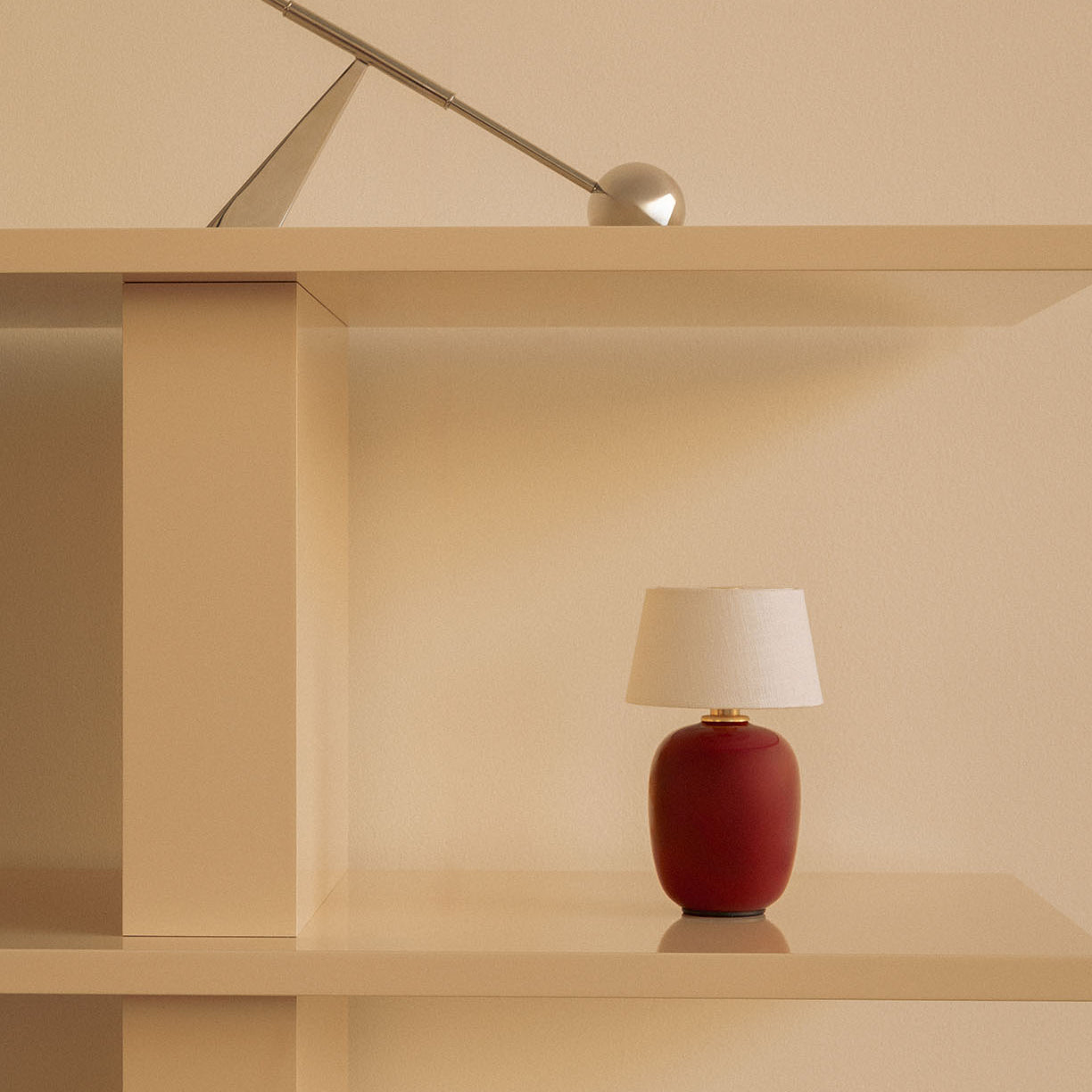Audo Copenhagen Torso Table Lamp Portable - Ruby