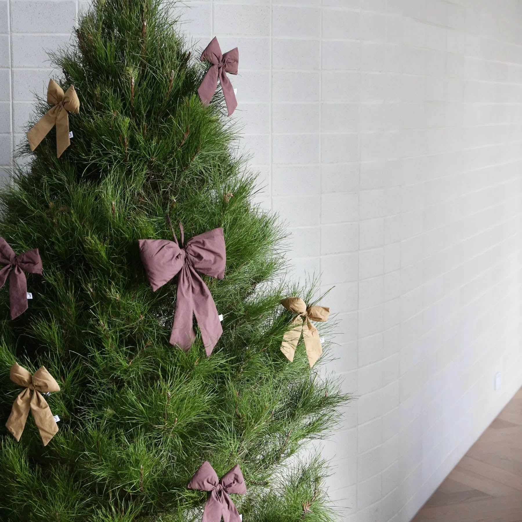 DESIGNSTUFF LUVA Hanging Bow Burgundy