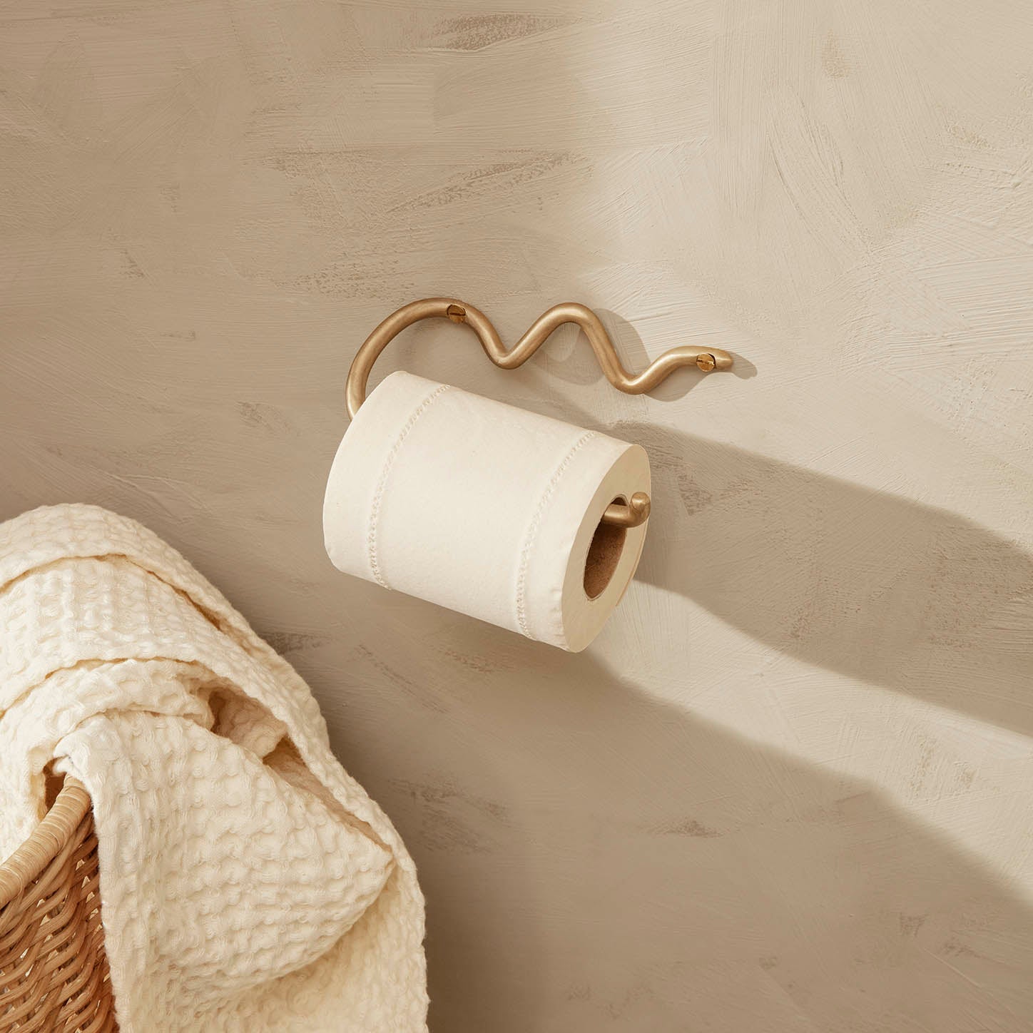 Ferm Living Curvature Toilet Paper Holder - Brass