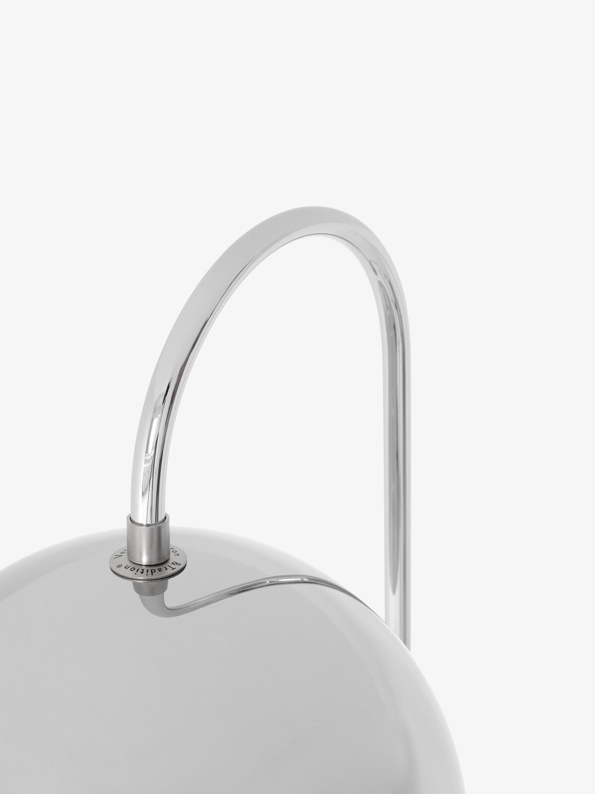 https://wp.andtradition.com/wp-content/uploads/2024/04/Flowerpot-Floot-Lamp-VP12_Chrome-Plated_detail-1200x1600.jpg
