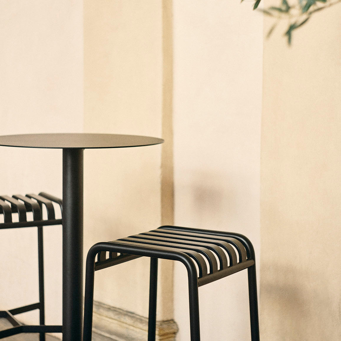 HAY Palissade Cone Table High Anthracite