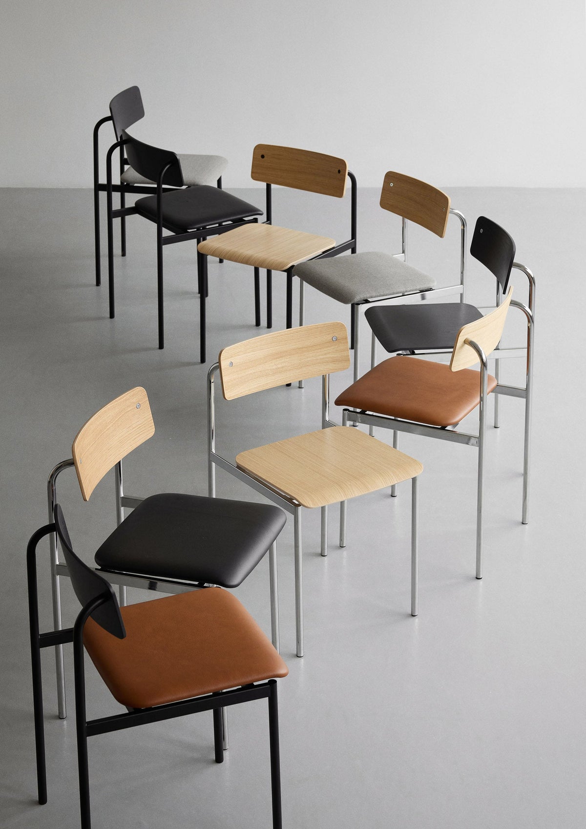 MOEBE Offset Chair