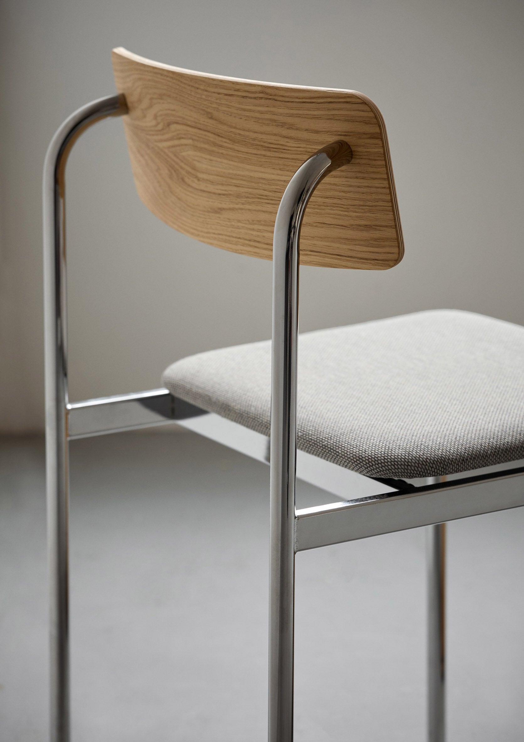 MOEBE Offset Chair