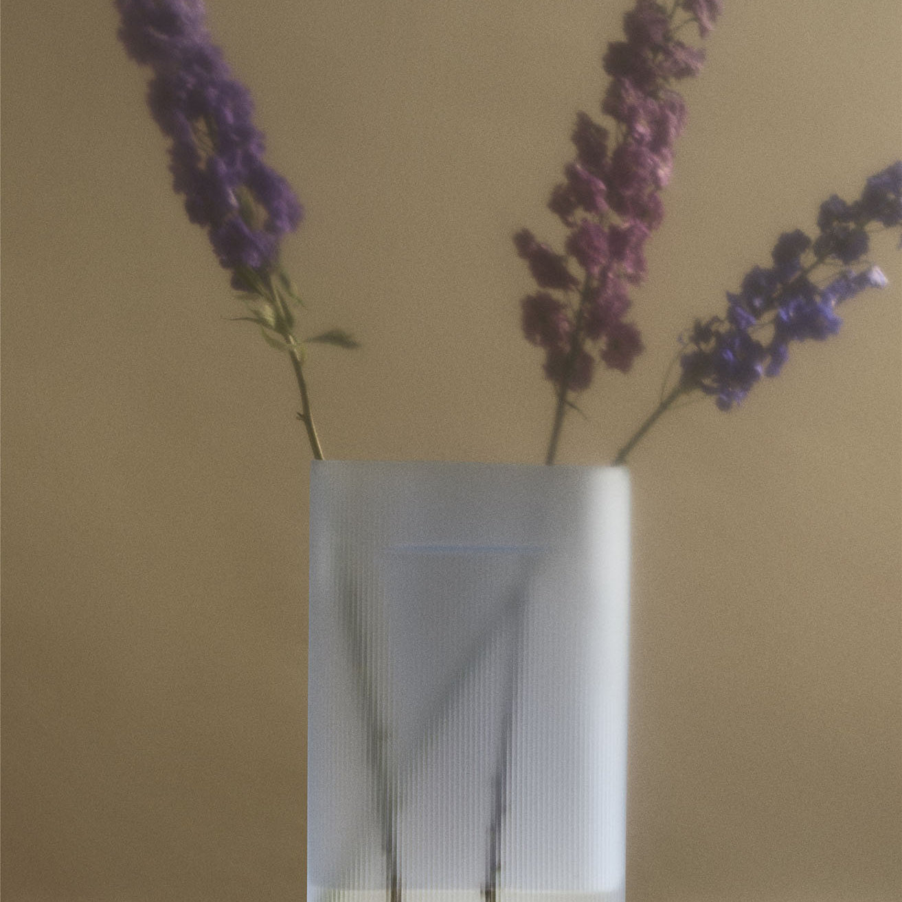Muuto Ridge Vase H35 - Light Blue Frosted Glass