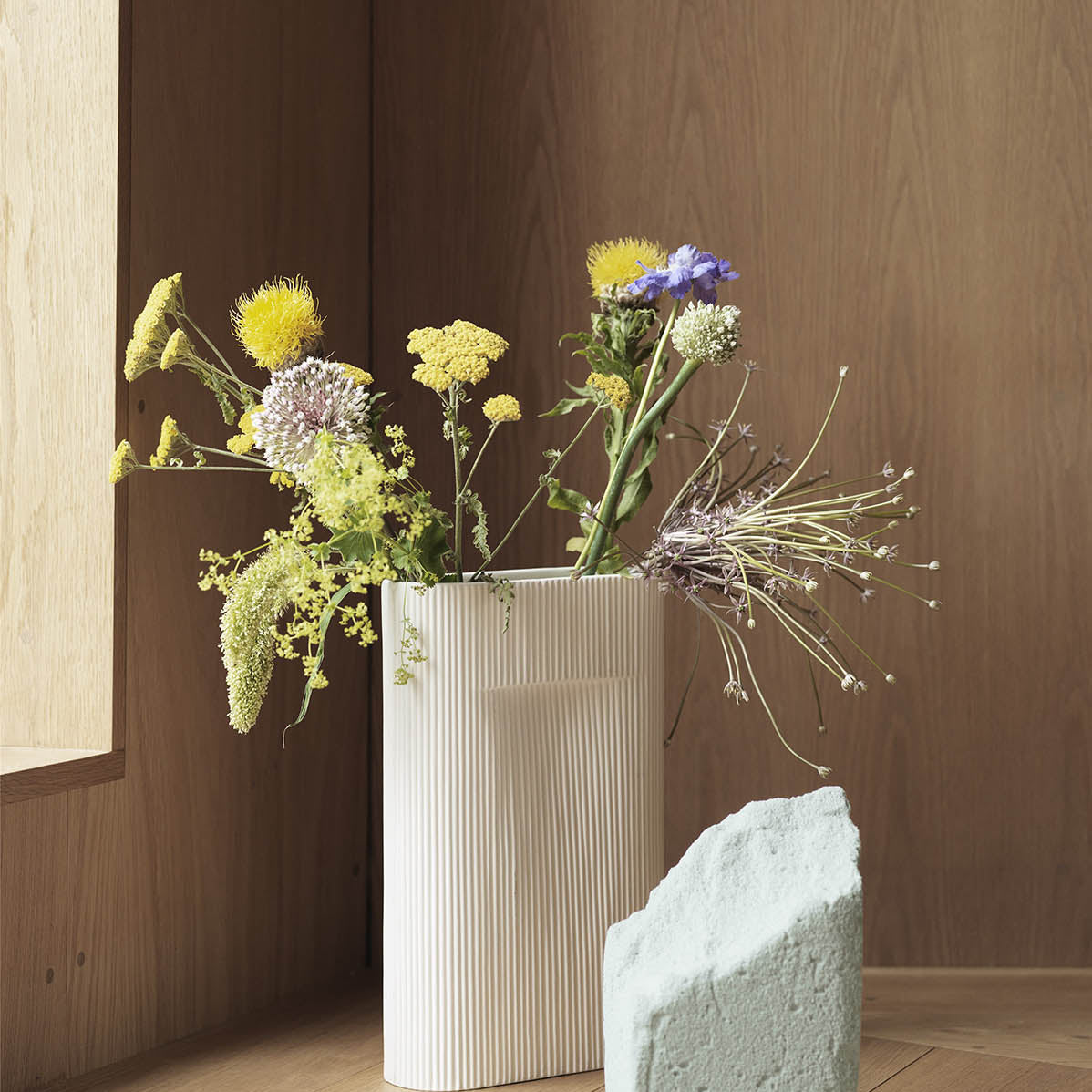 Muuto Ridge Vase H35 Off White