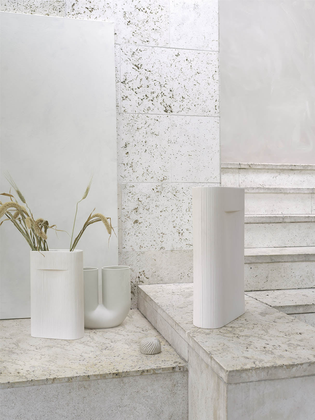 Muuto Ridge Vase H35 Off White