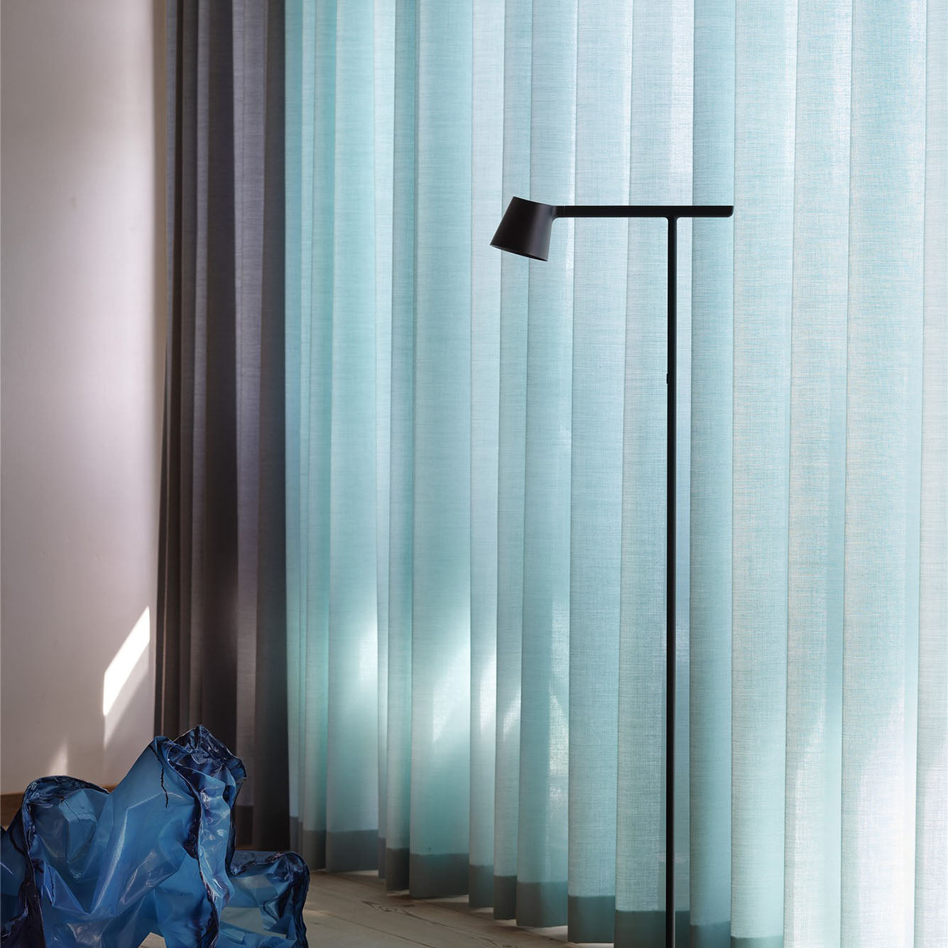Muuto Tip Floor Lamp Black