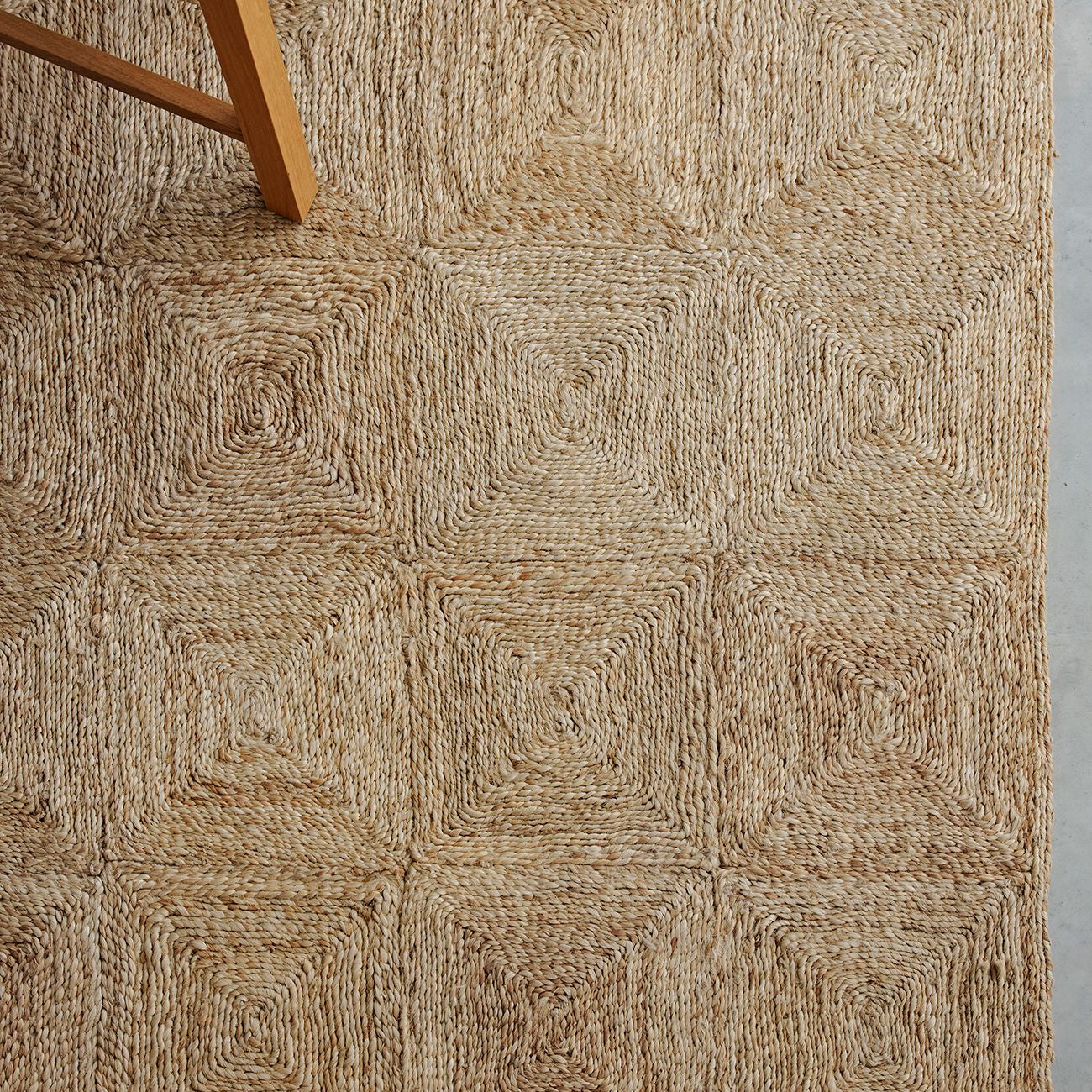Armadillo Sequoia Handcrafted Jute Area Rug Natural