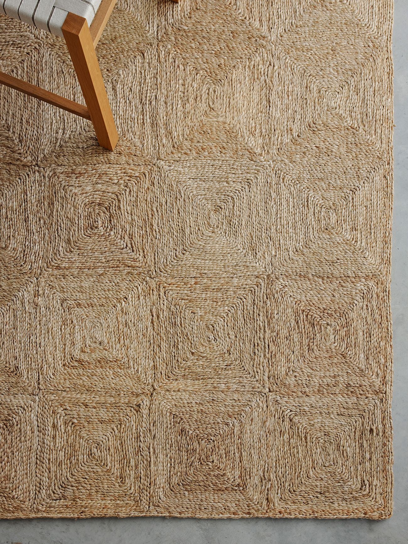 Armadillo Sequoia Handcrafted Jute Area Rug Natural