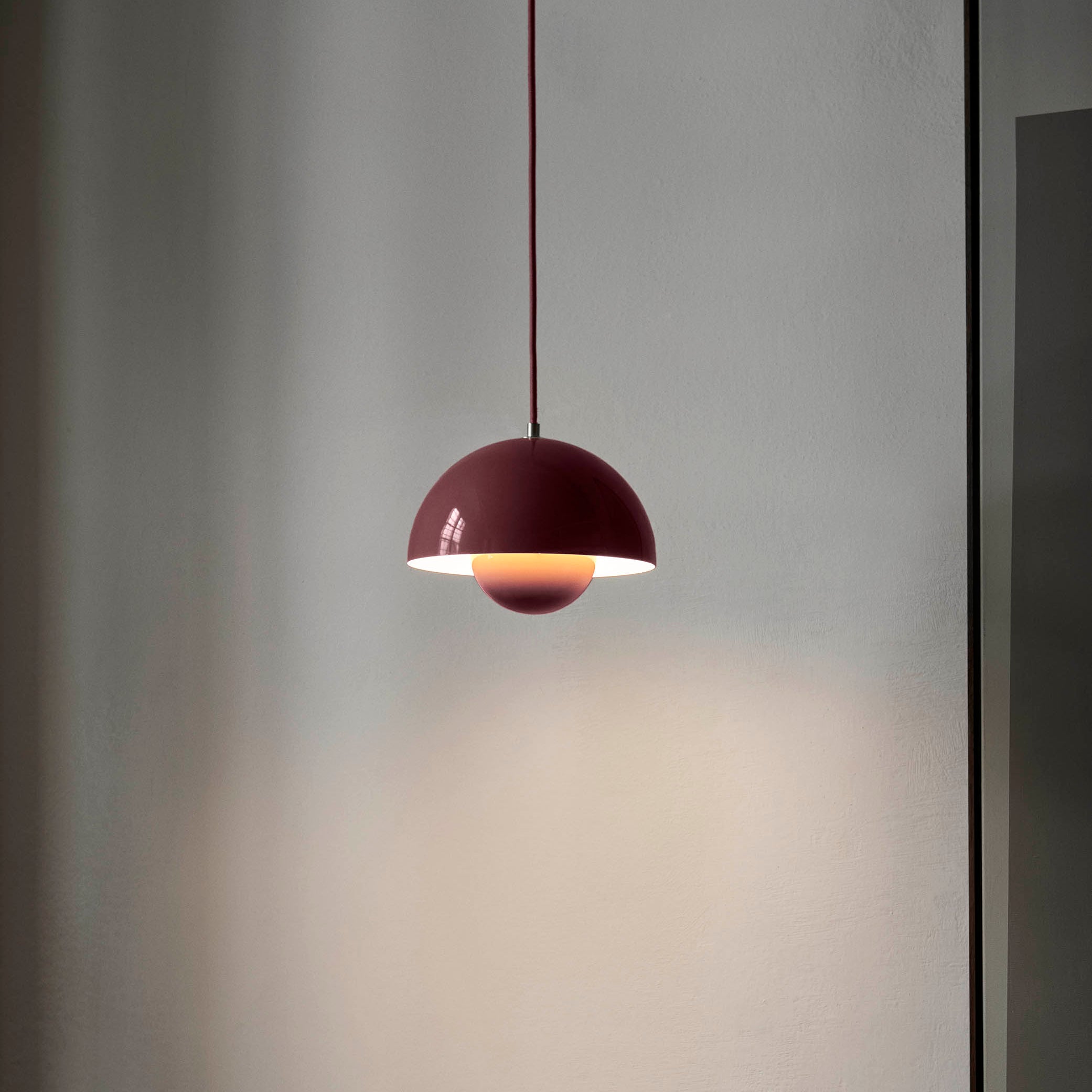 &Tradition Flowerpot Pendant VP1 Dark Plum