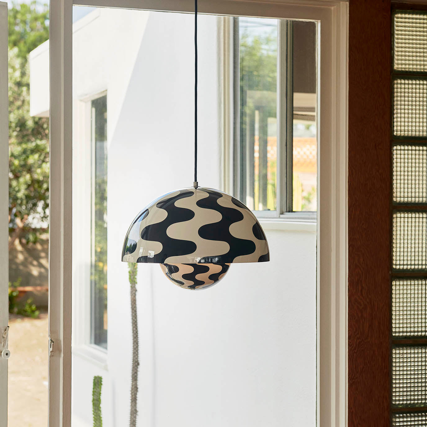 &Tradition Flowerpot Pendant VP7 Ø37cm Black White