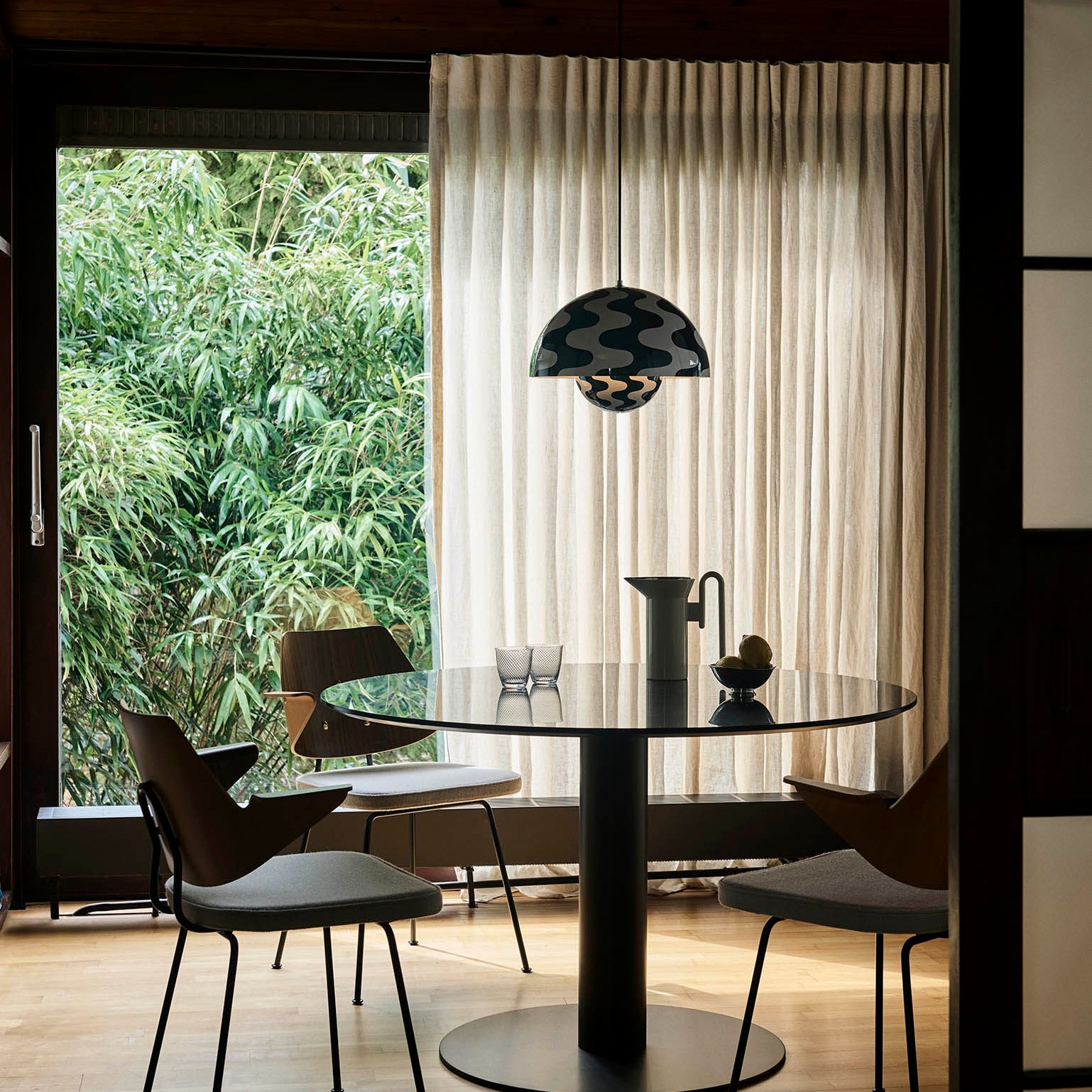 &Tradition Flowerpot Pendant VP7 Ø37cm Black White