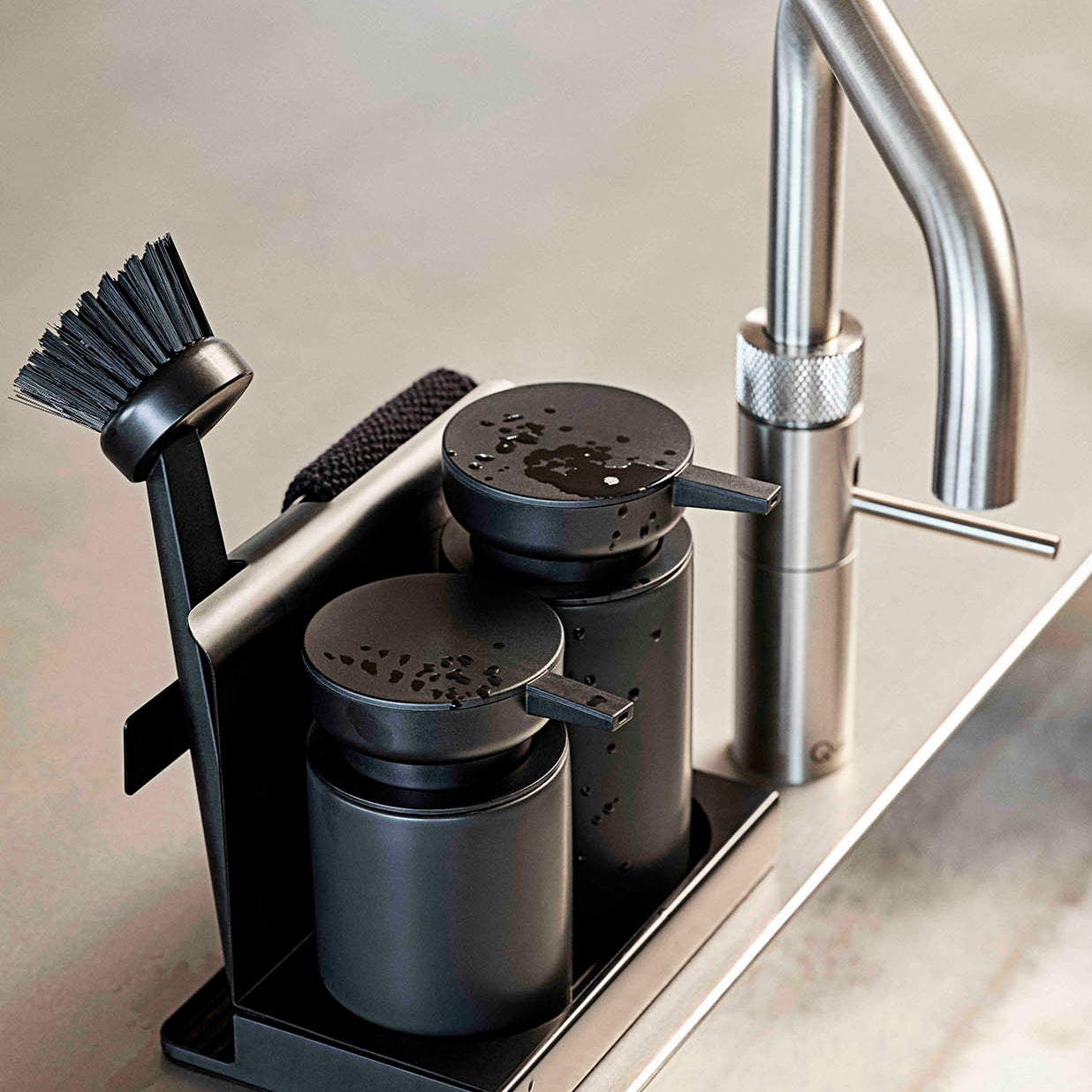 Zone Diish Dishwashing Set