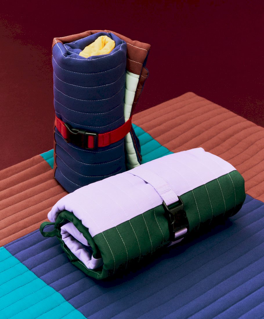 https://www.hay.com/img_20250423040112/globalassets/inriver/integration/service/hay-dogs-travel-blanket_910x1100_brandmodel2.jpg