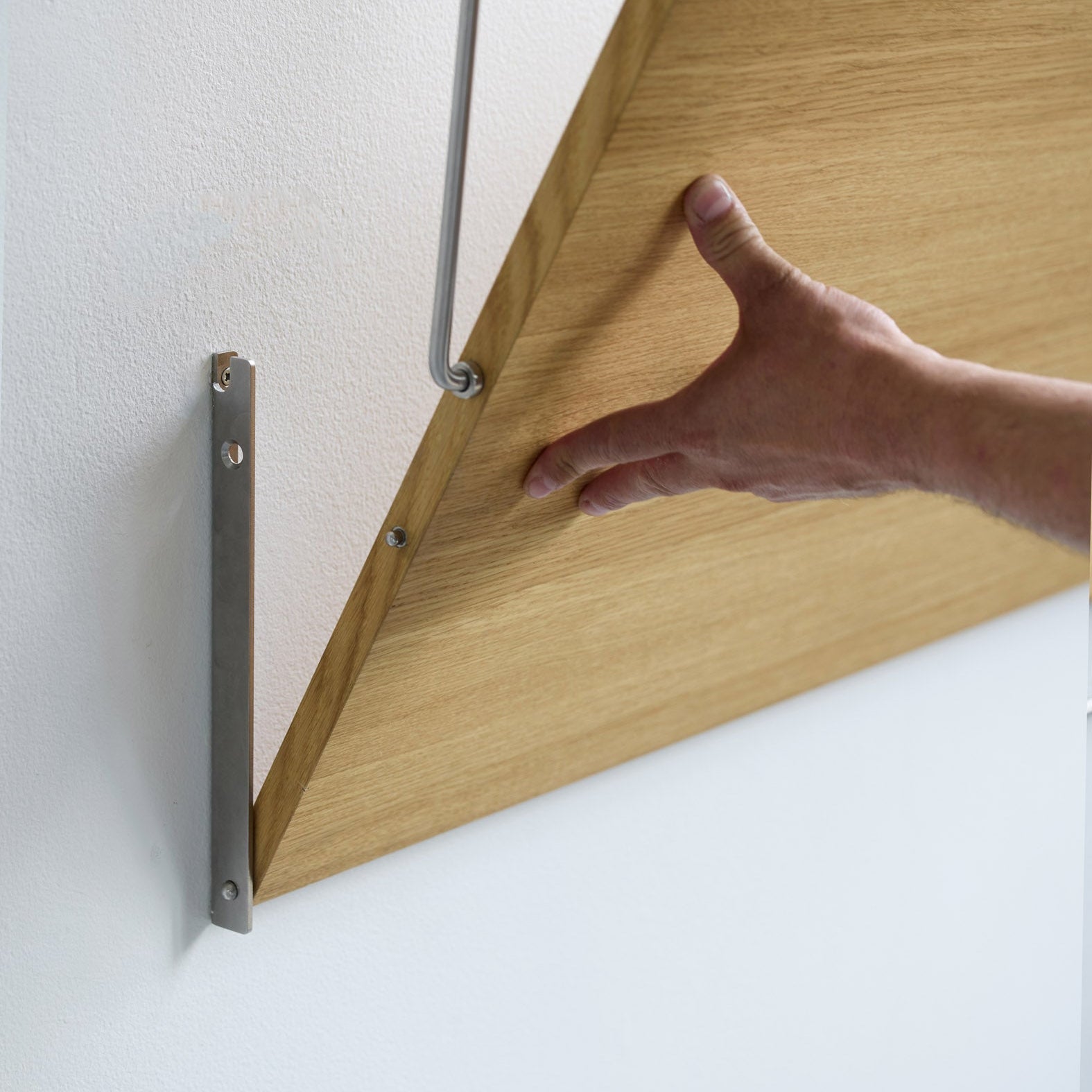 https://cdn.shopify.com/s/files/1/0485/4962/6019/files/moebe_fold-out_desk_ic_ss-oak_low-res_11_fodo.jpg?v=1772638055