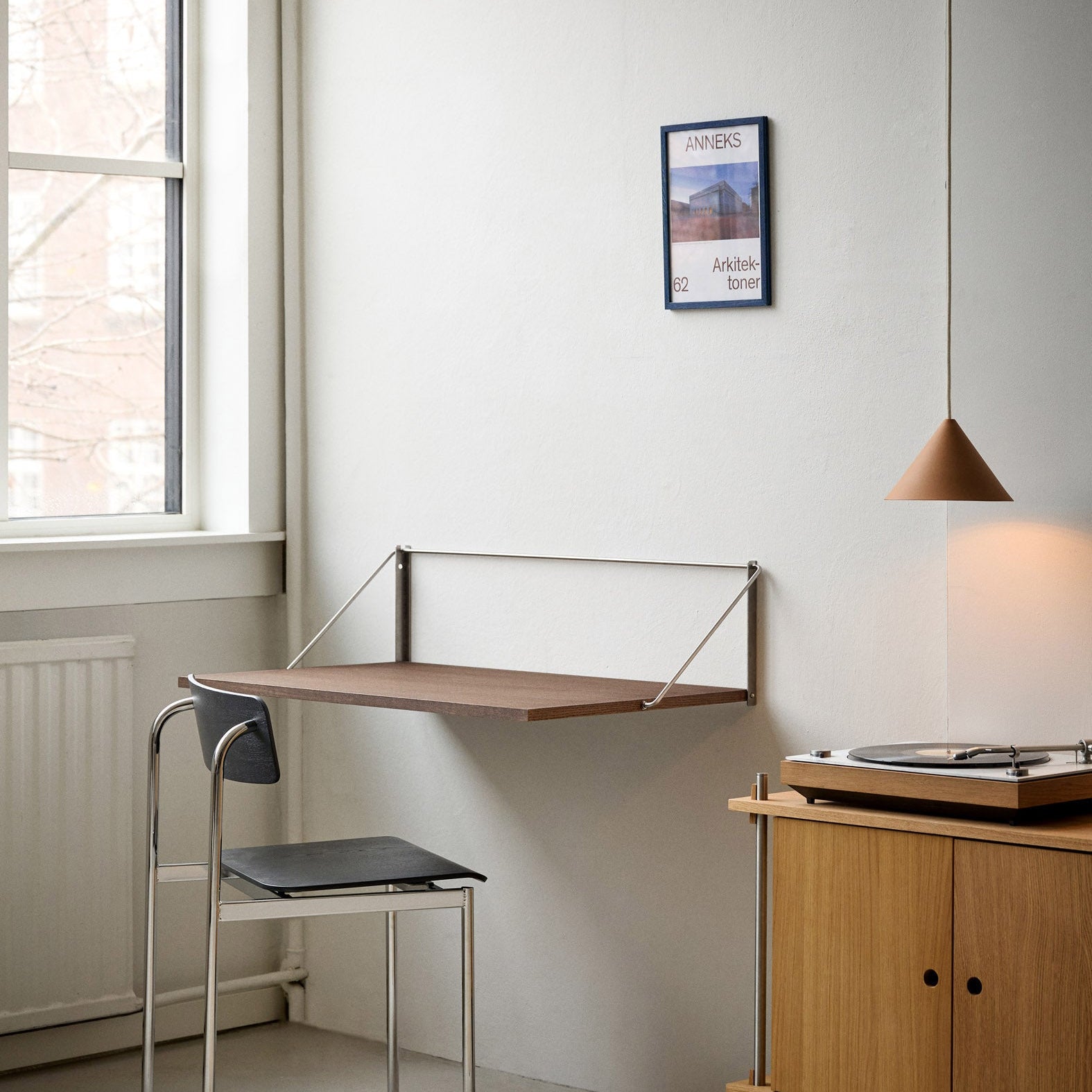 https://cdn.shopify.com/s/files/1/0485/4962/6019/files/moebe_fold-out_desk_ic_ss-oak_low-res_19_fodso.jpg?v=1772637964