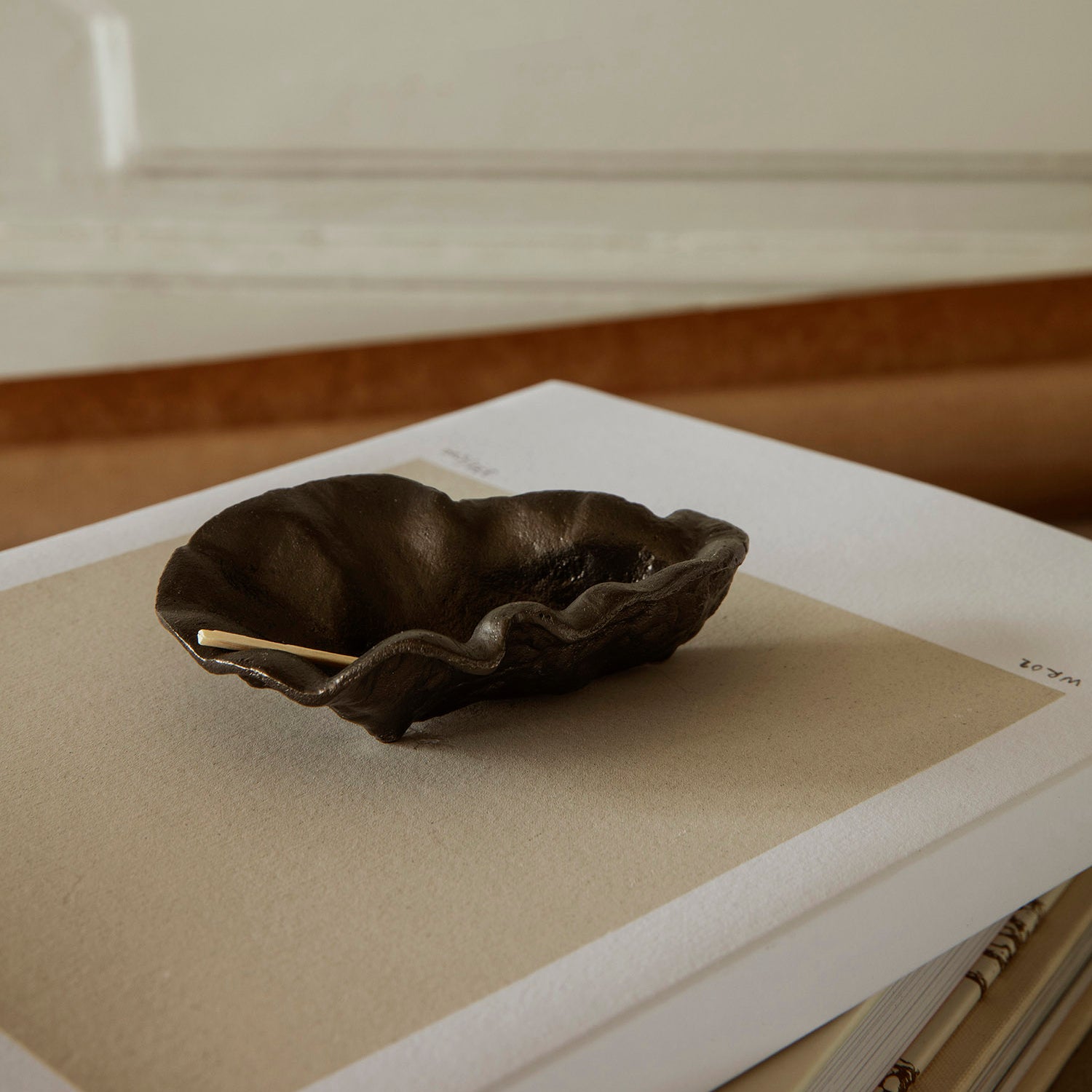 Ferm Living Oyster Bowl Black Brass