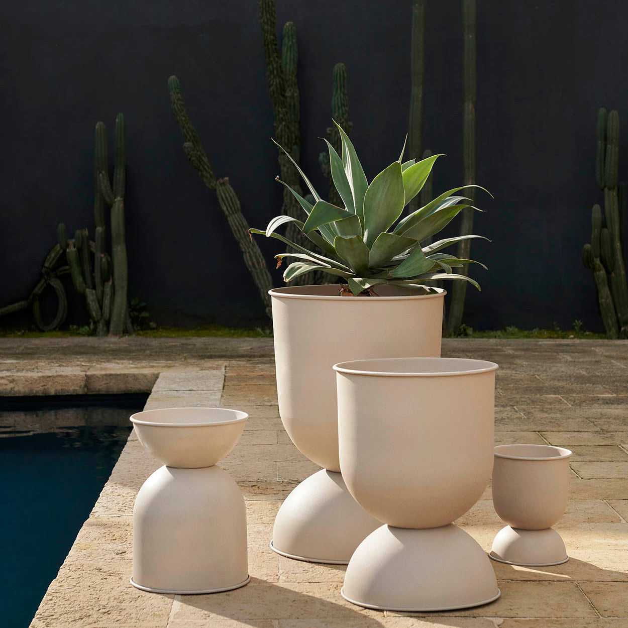 Ferm Living Hourglass Pot Extra Small Cashmere
