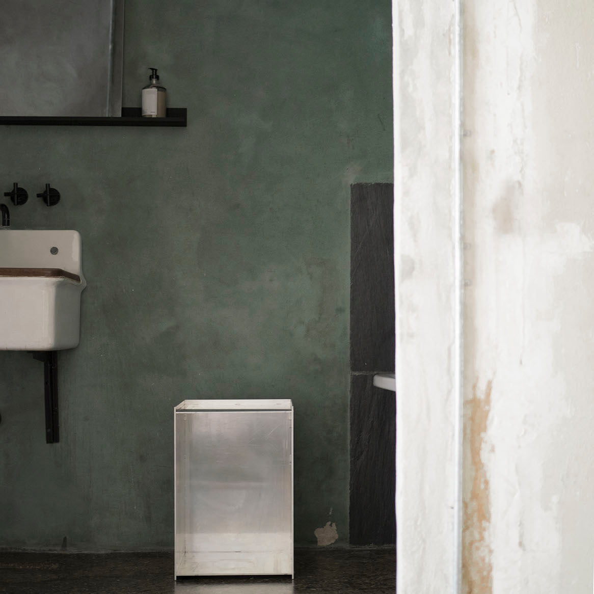 Frama Rivet Box