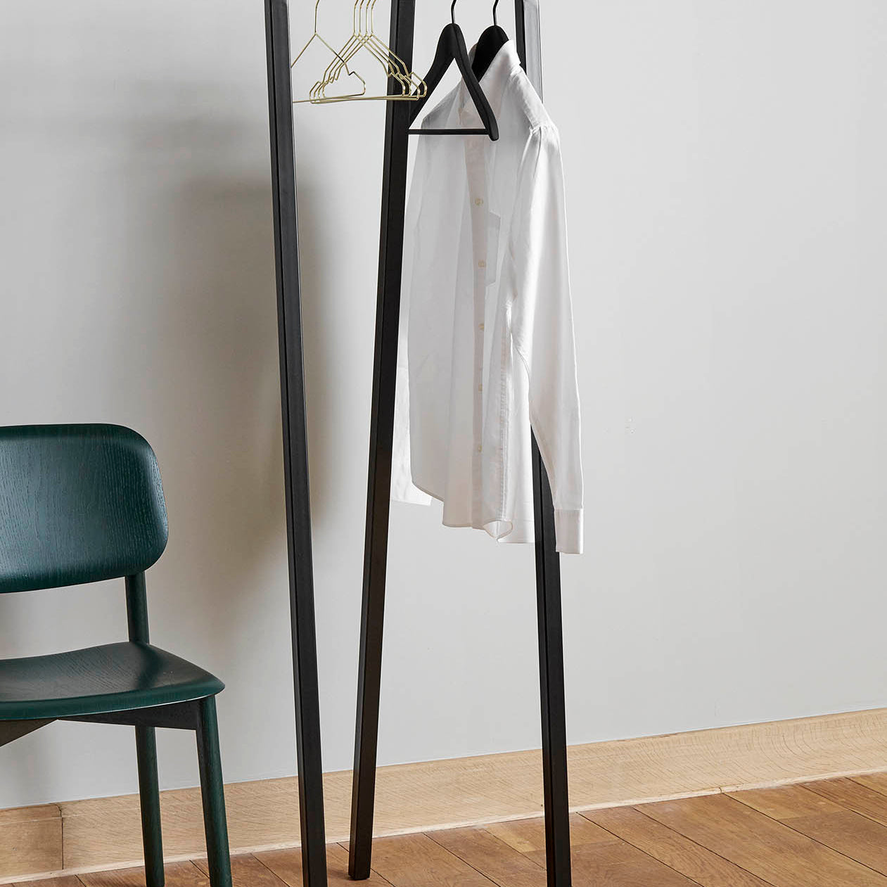 HAY Loop Stand Hall Black