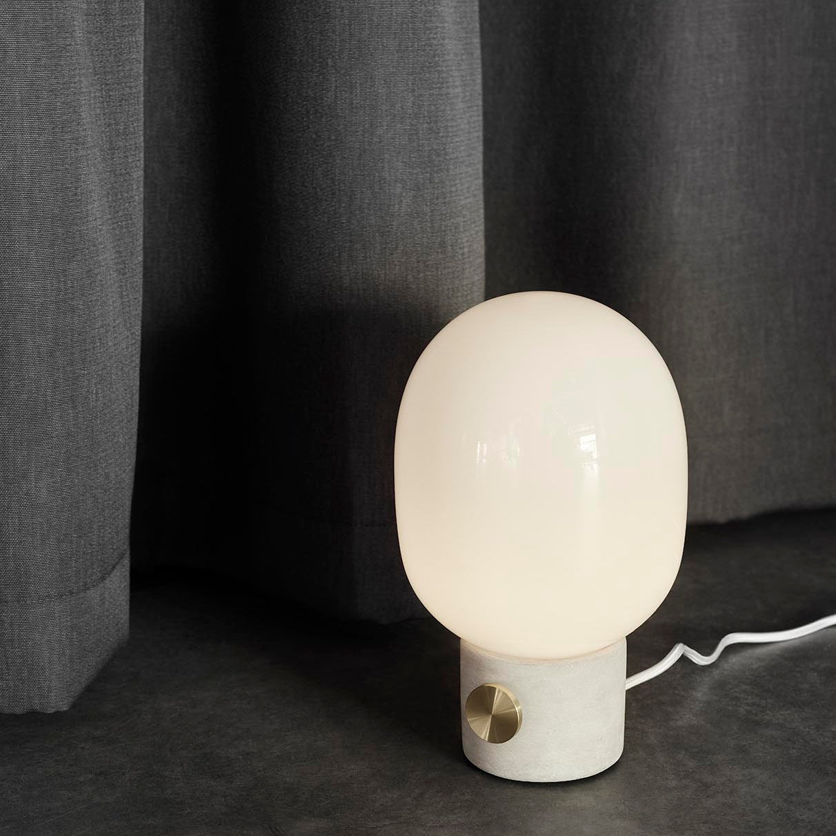 Menu JWDA Concrete Lamp