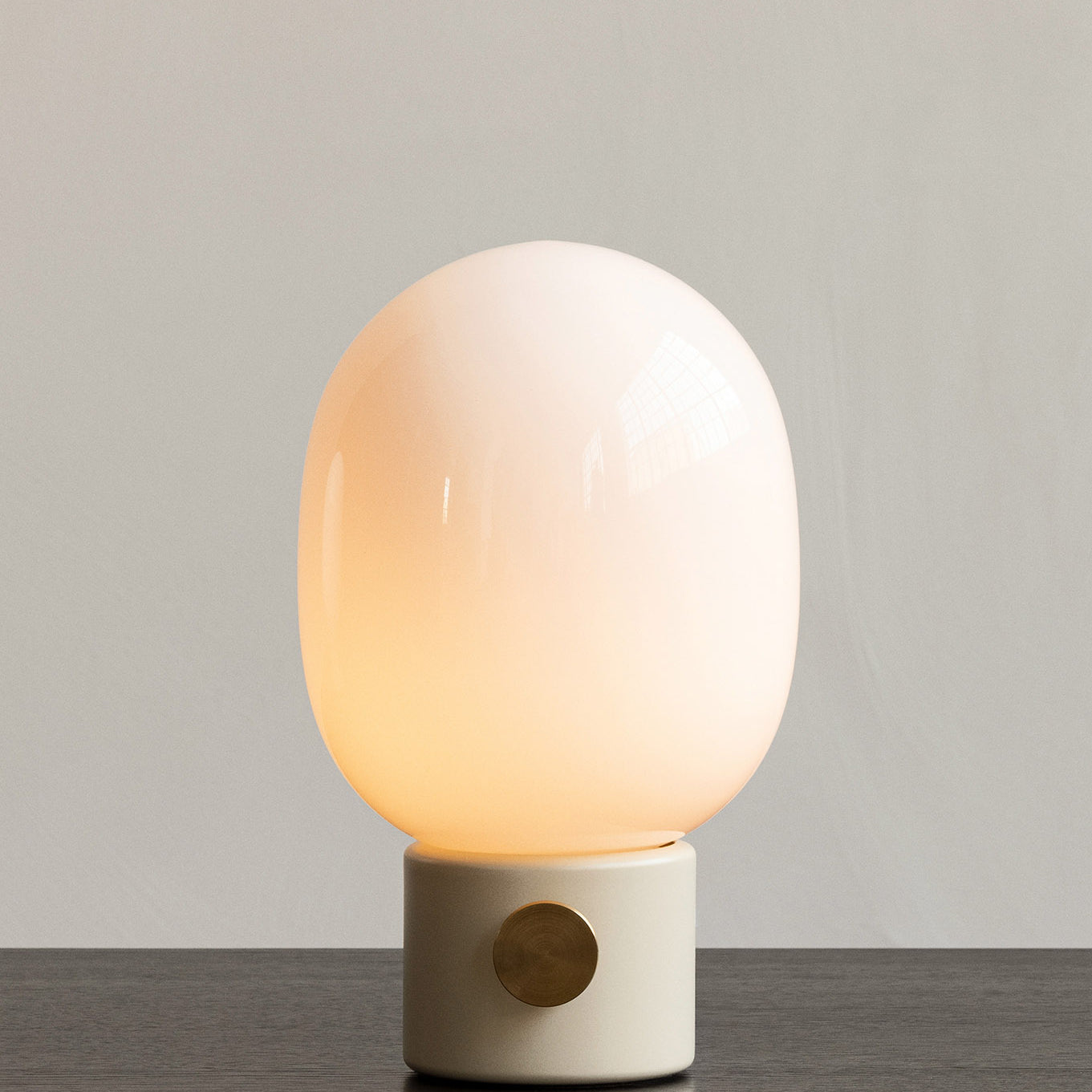 Menu JWDA Lamp Alabaster White