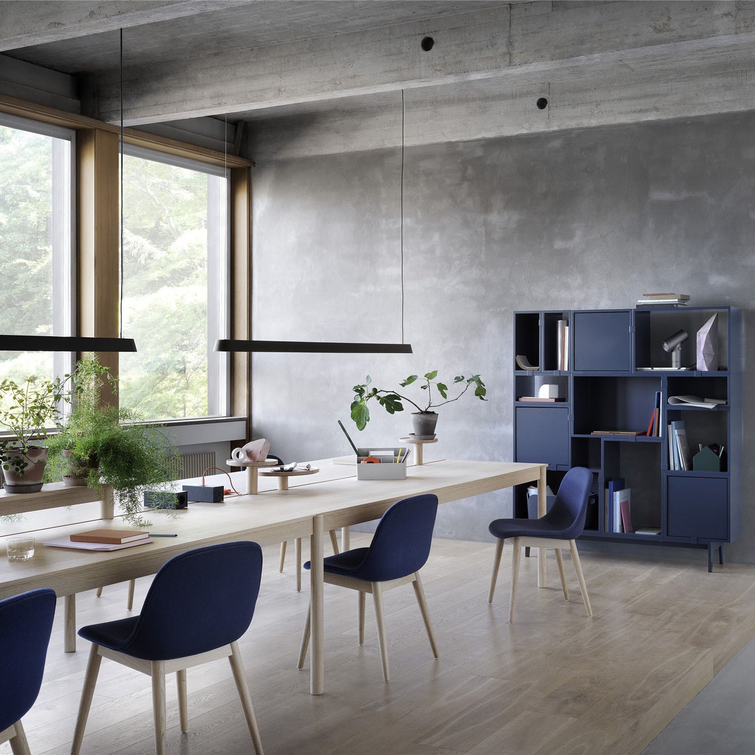 Muuto Linear Pendant Black