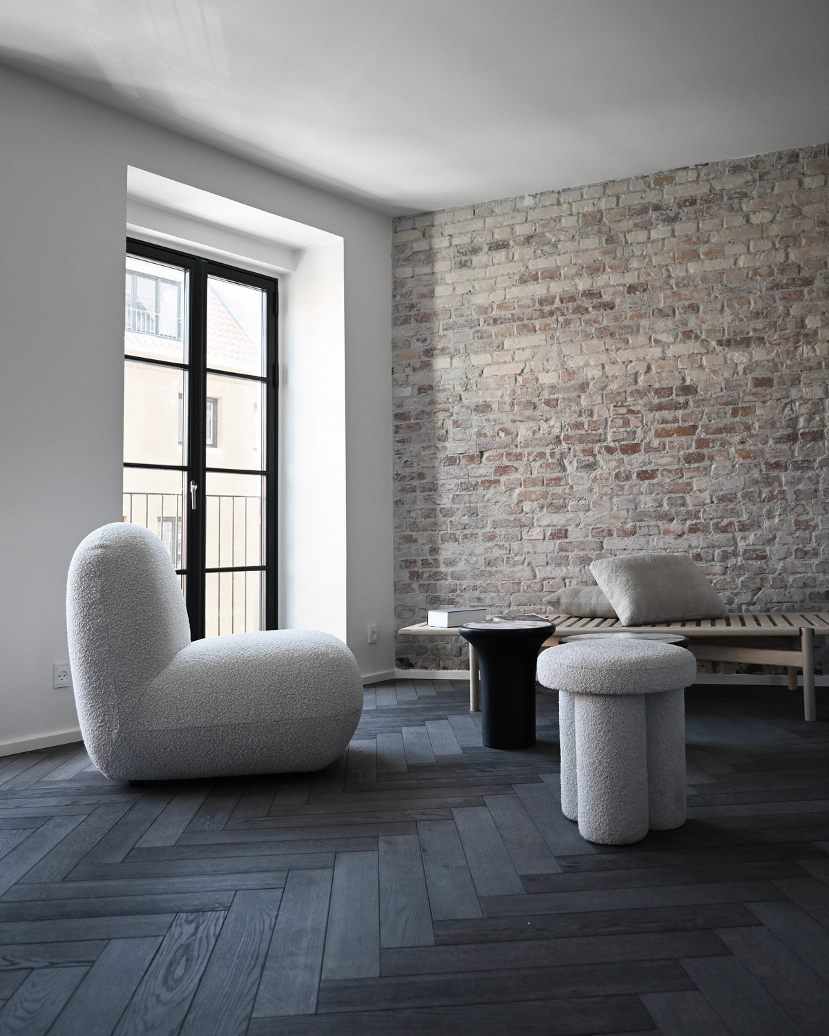 101 Copenhagen Toe Flat Lounge Chair Off White