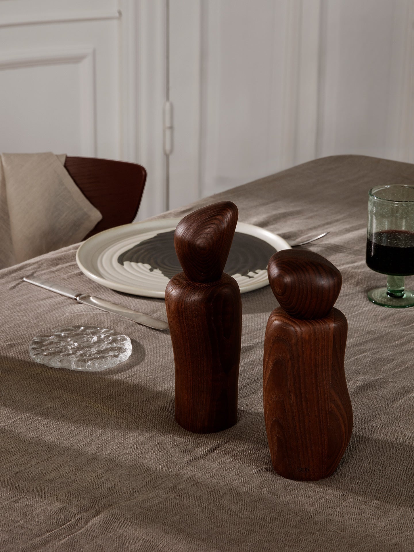 Ferm Living Cairn Grinder - Dark Brown Ash