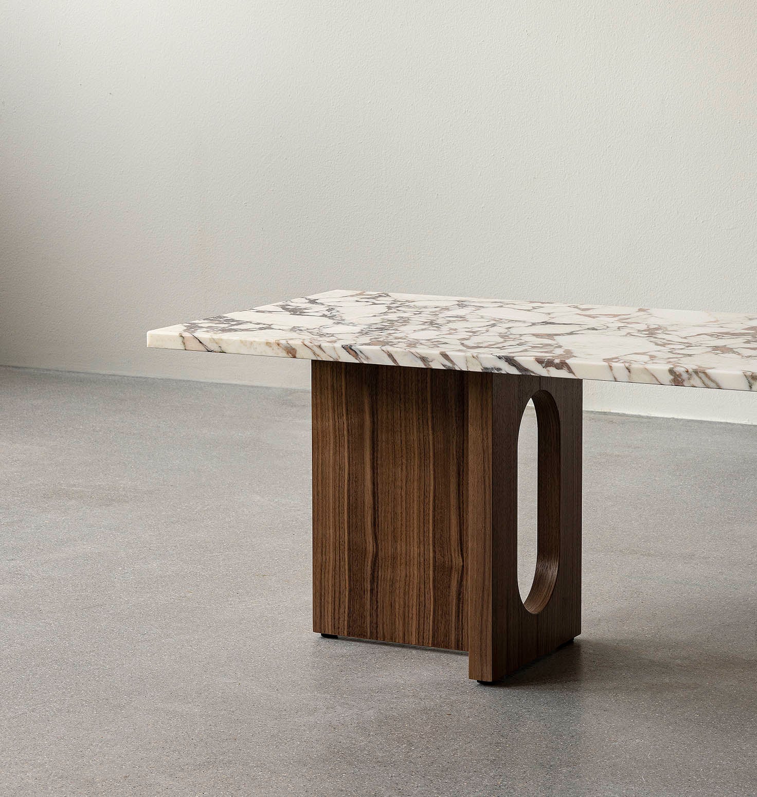 Audo Androgyne Lounge Table Walnut Calcatta Viola