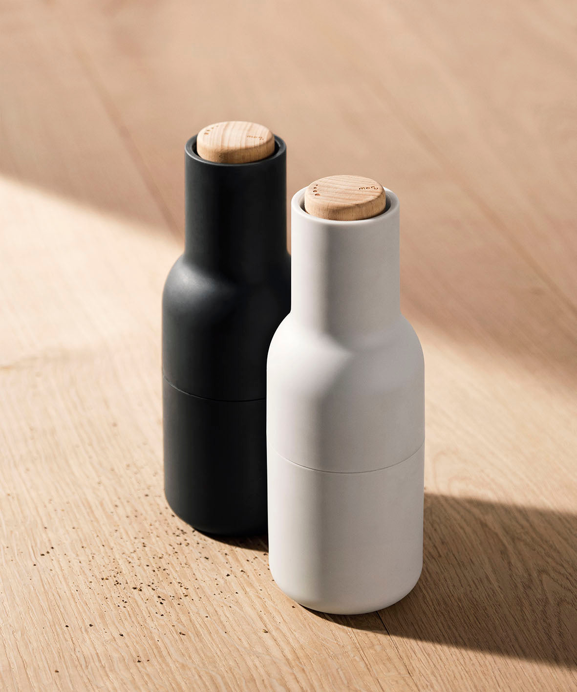 Audo Copenhagen Bottle Grinder Ash Carbon Beech