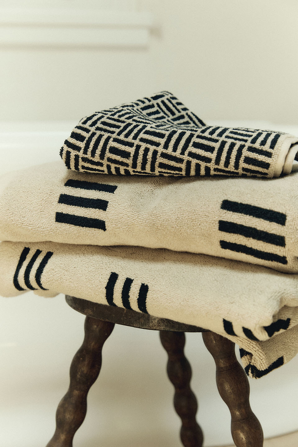 Baina Torrens Hand Towel - Sand/Noir