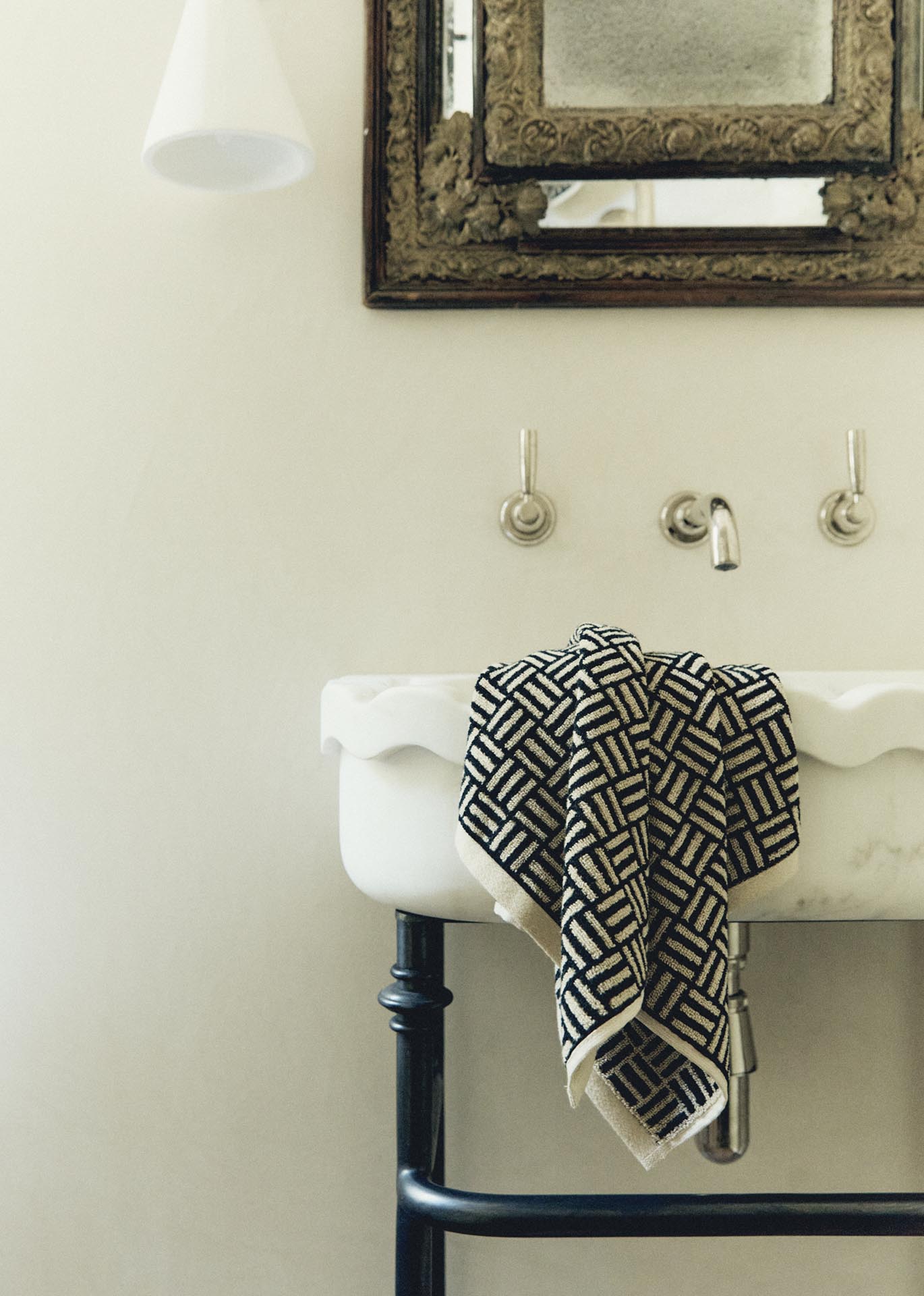 Baina Torrens Hand Towel - Sand/Noir