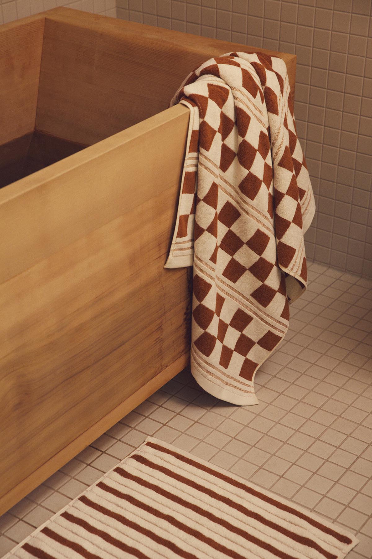 Baina Busby Pool Towel - Fuyu & Chalk