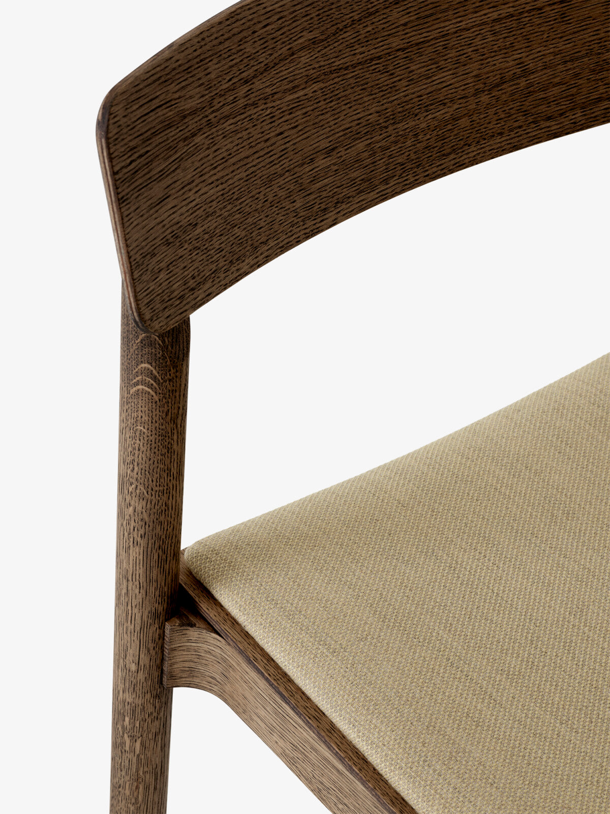https://wp.andtradition.com/wp-content/uploads/2020/09/Betty-TK3_Smoked-Oak-w.-Fiord-2-422_detail-1200x1600.jpg