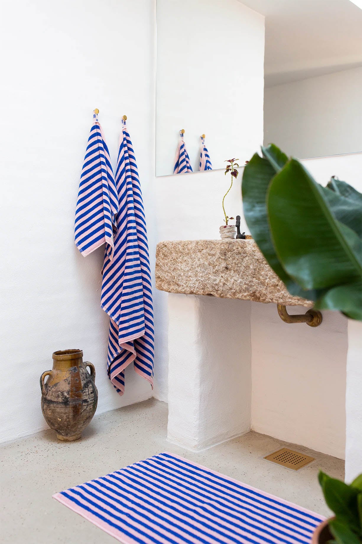 Bongusta Naram Hand Towel - Dazzling Blue & Rose