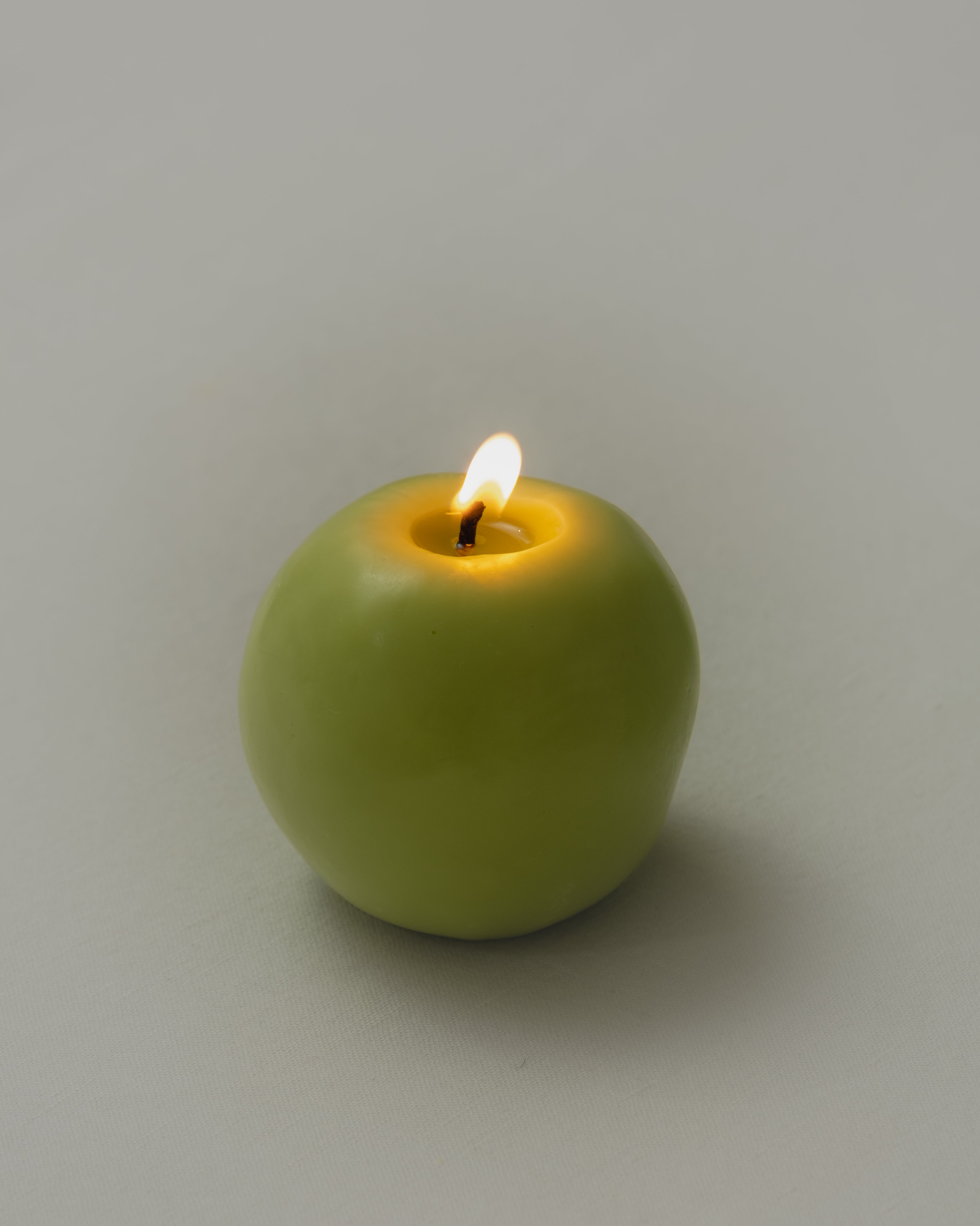 MÉ·LA Scented Apple Candle