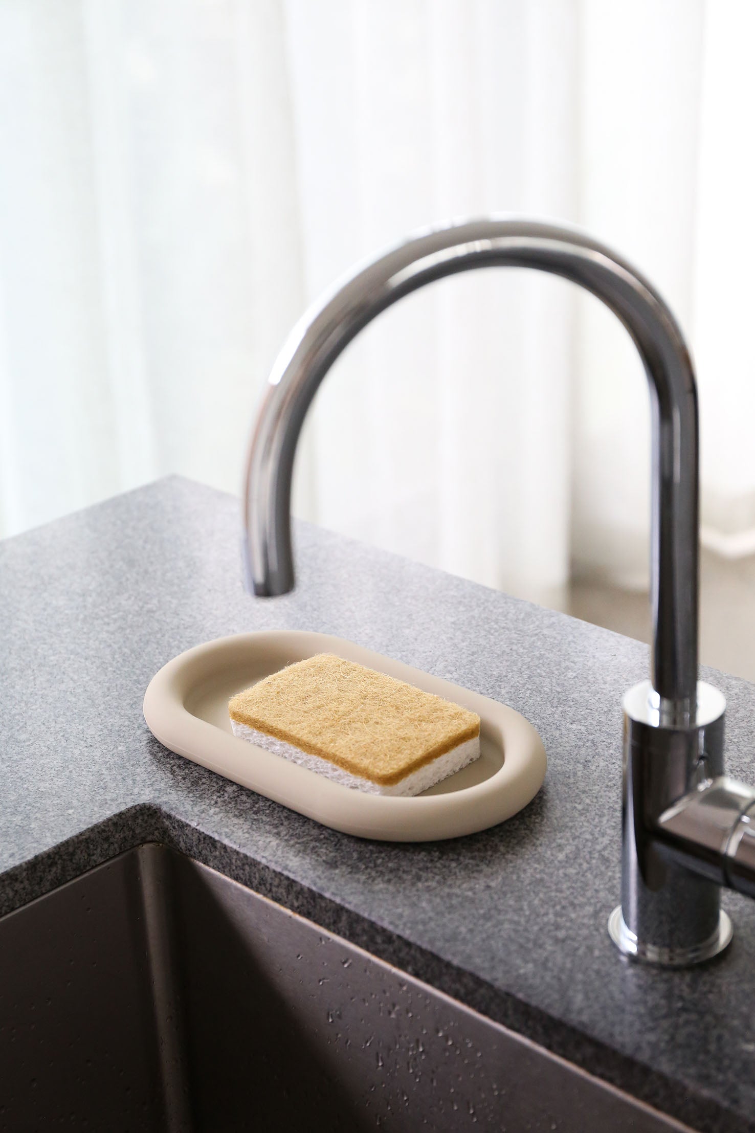 Designstuff Bubble Silicone Tray - Sand