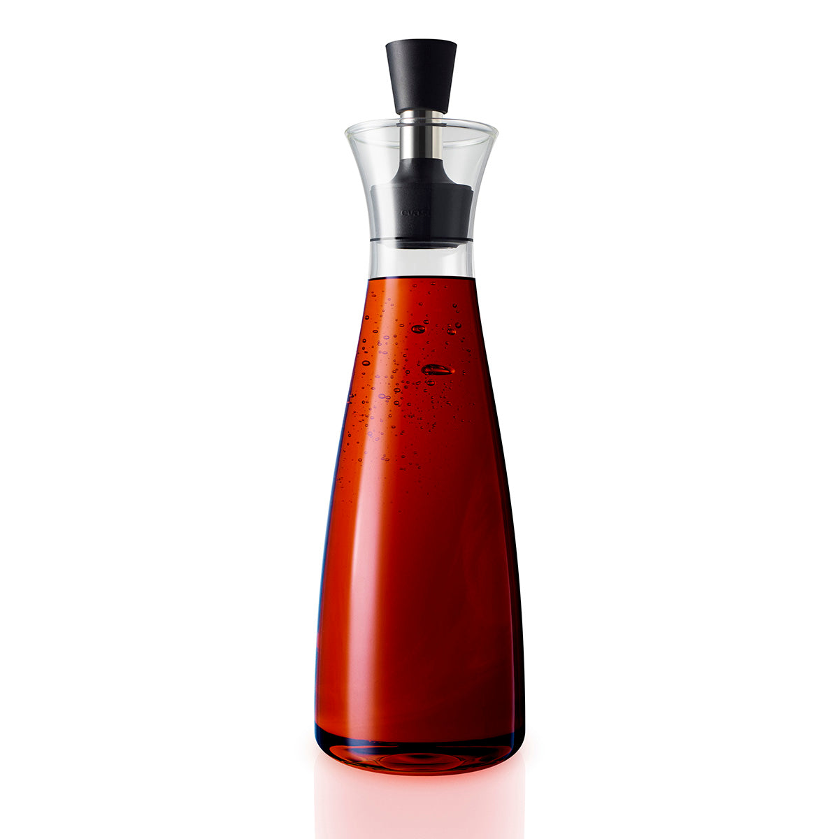 https://cdn.shopify.com/s/files/1/0759/0985/7573/files/EVASOLO-OilVinegarCarafe_media.04.jpg?v=1747018980