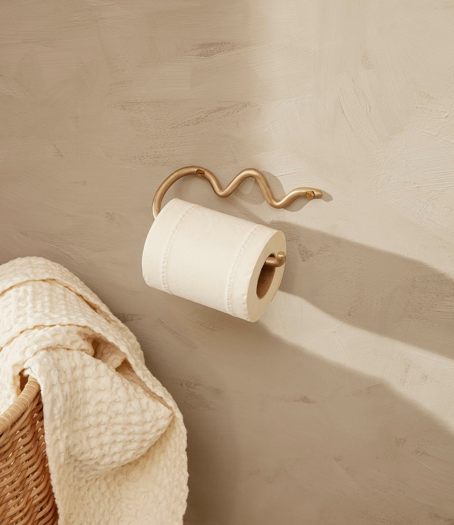 Ferm Living Curvature Toilet Paper Holder - Brass