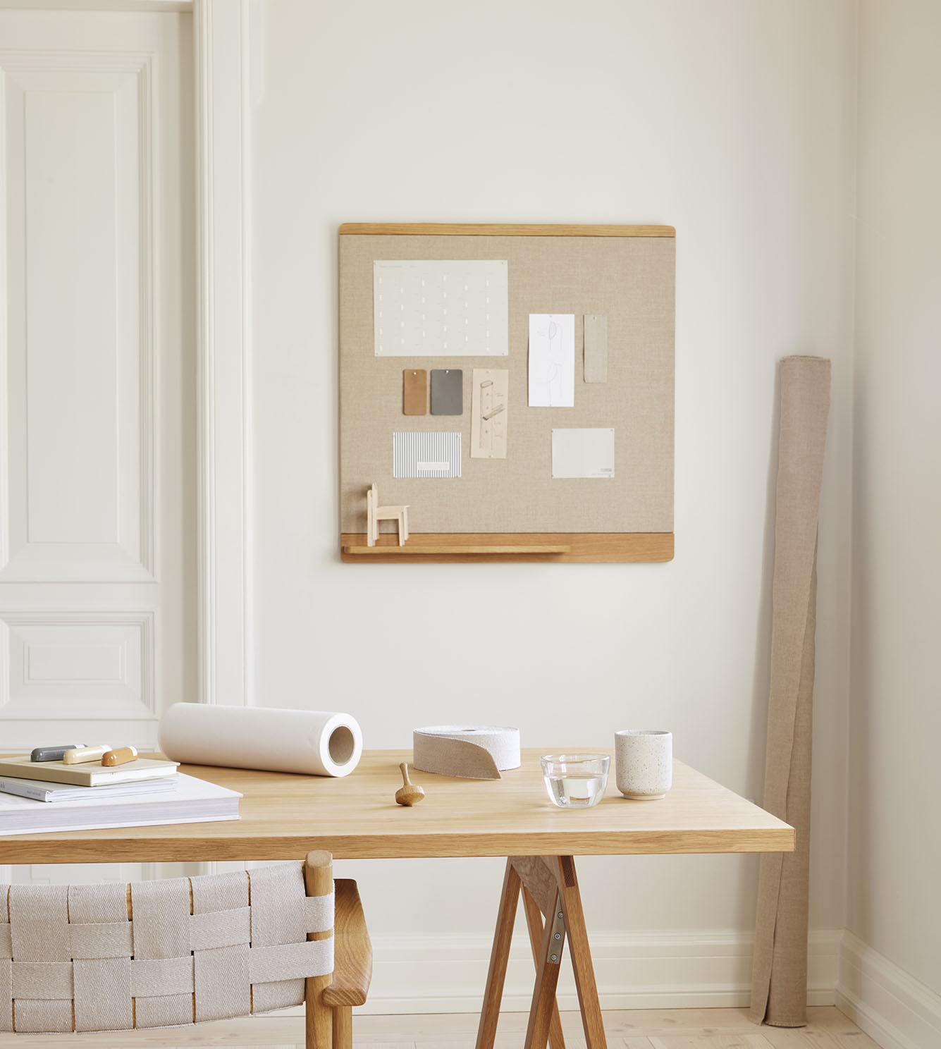 Form & Refine Rim Pinboard 75x75cm – Arrival Hall