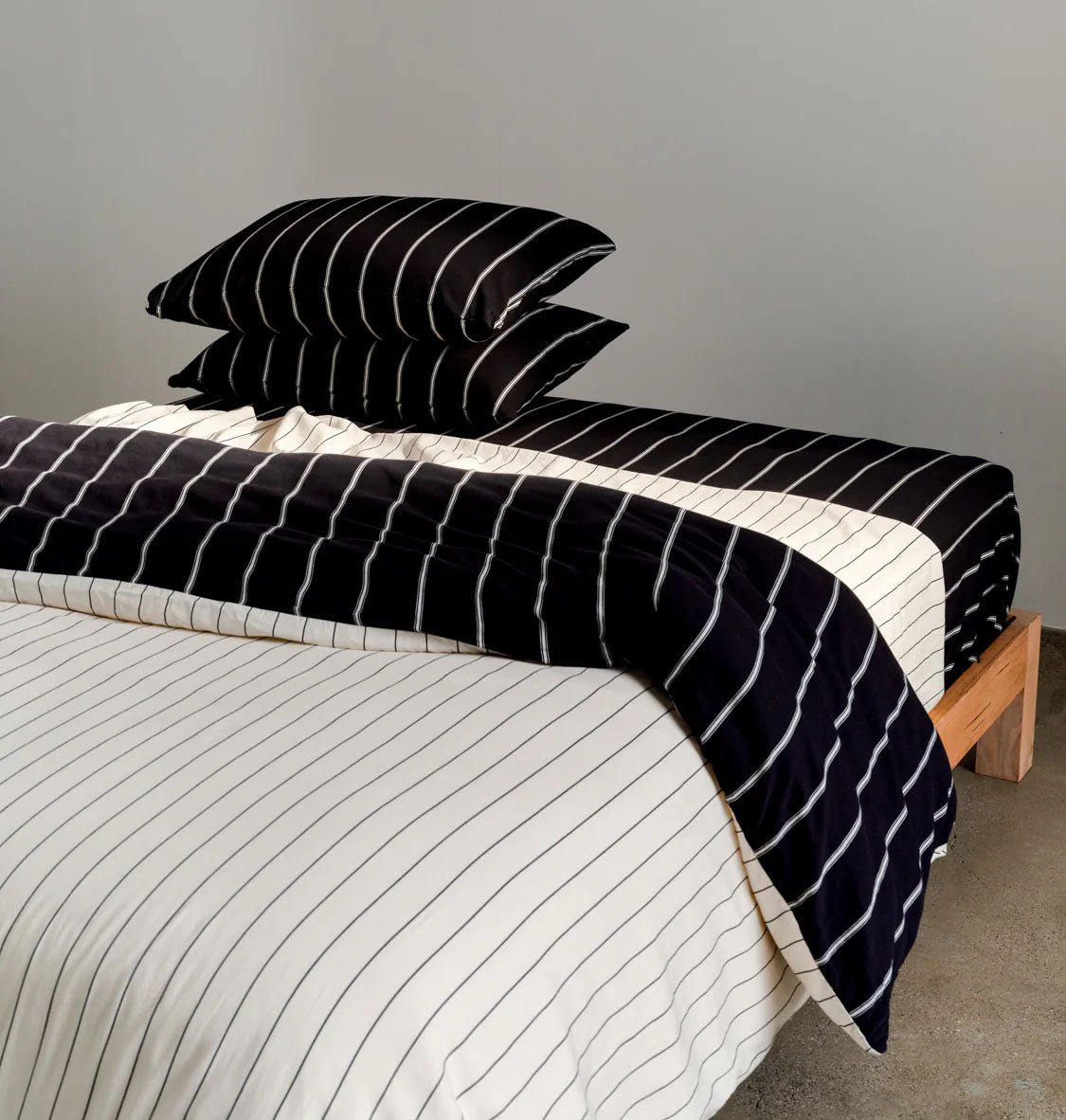 Hommey Quilt Cover - Ink/Snow