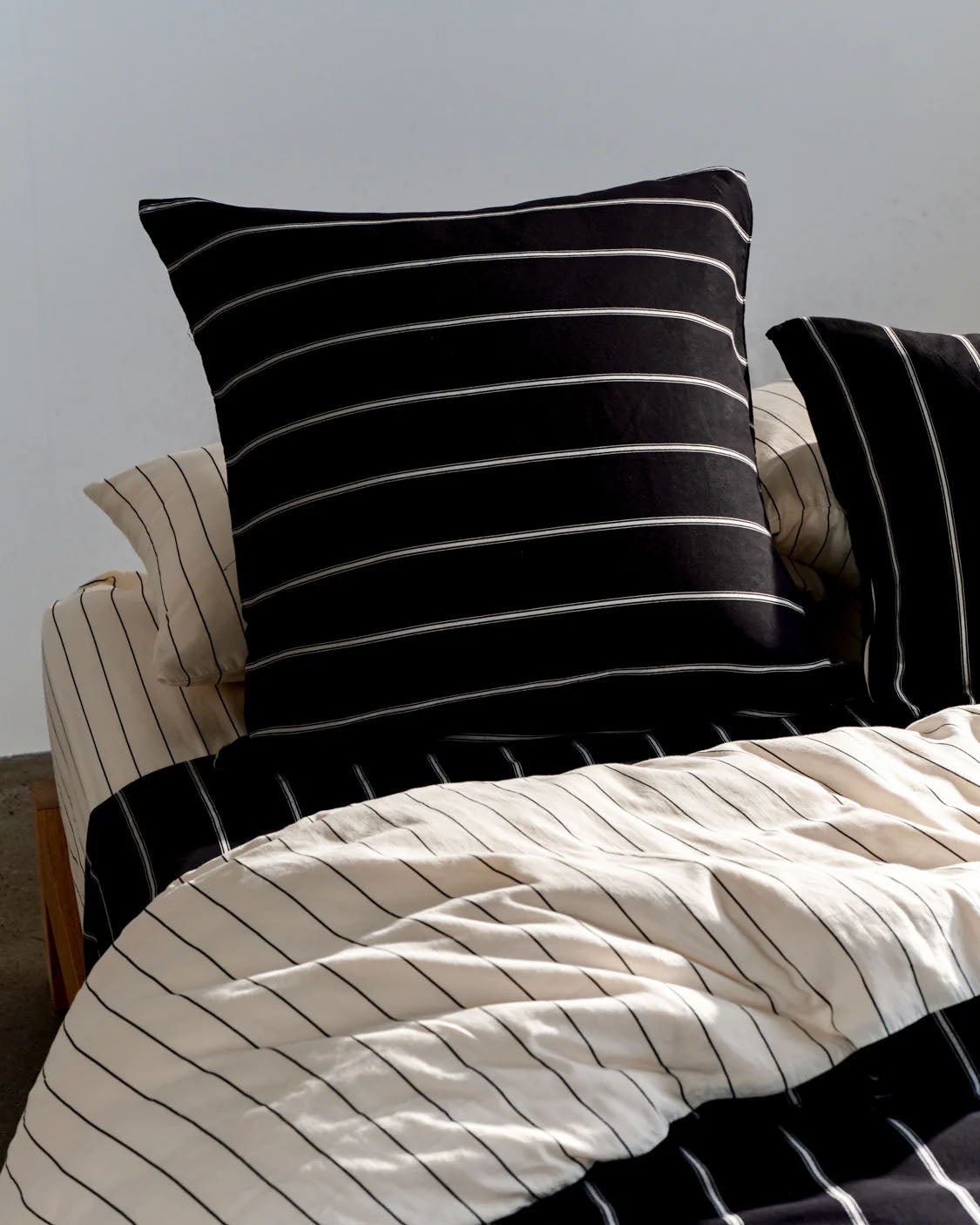 Hommey Quilt Cover - Ink/Snow