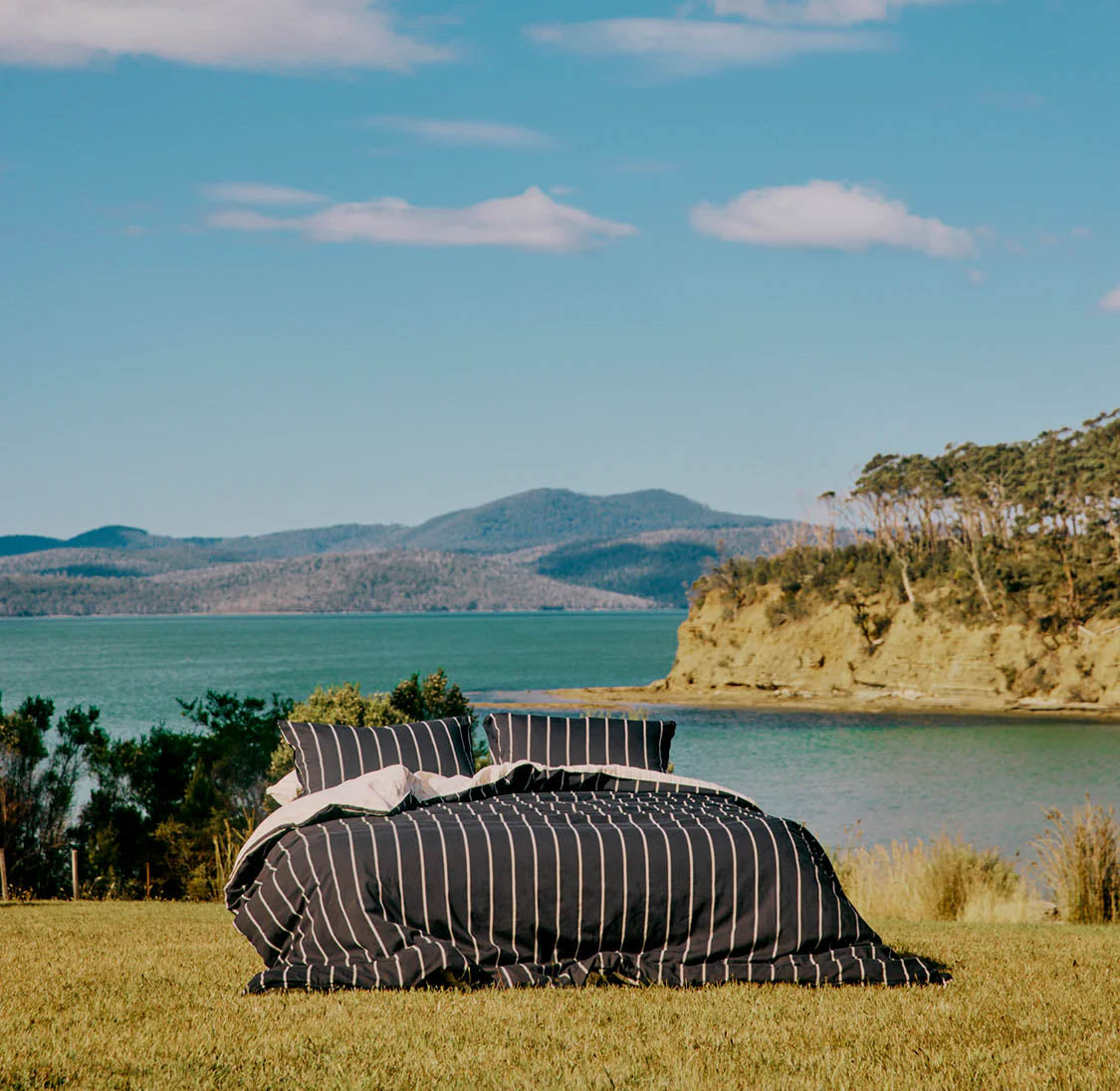 Hommey Quilt Cover - Ink/Snow