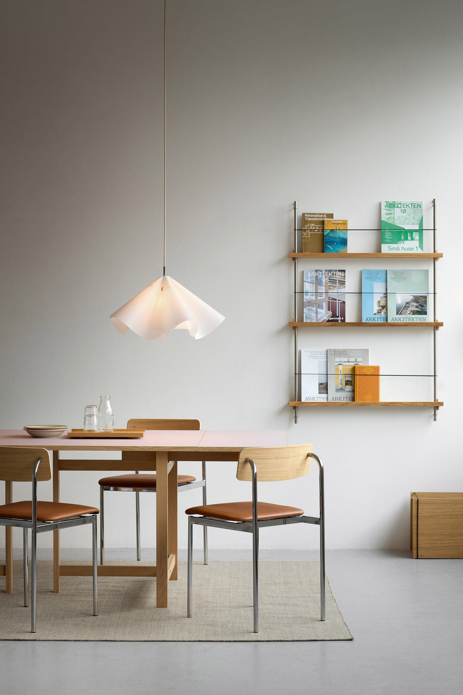 MOEBE Offset Chair