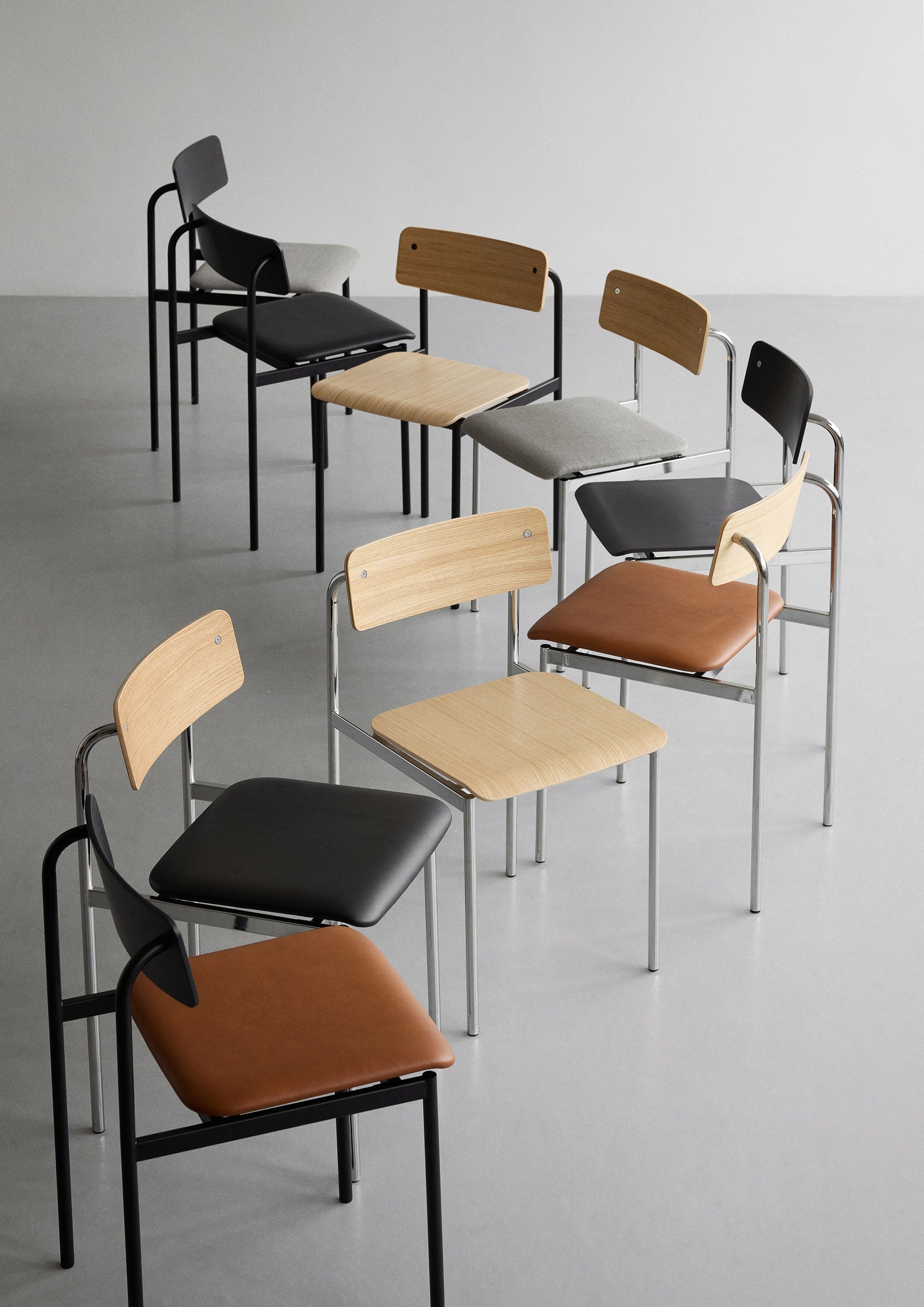 MOEBE Offset Chair
